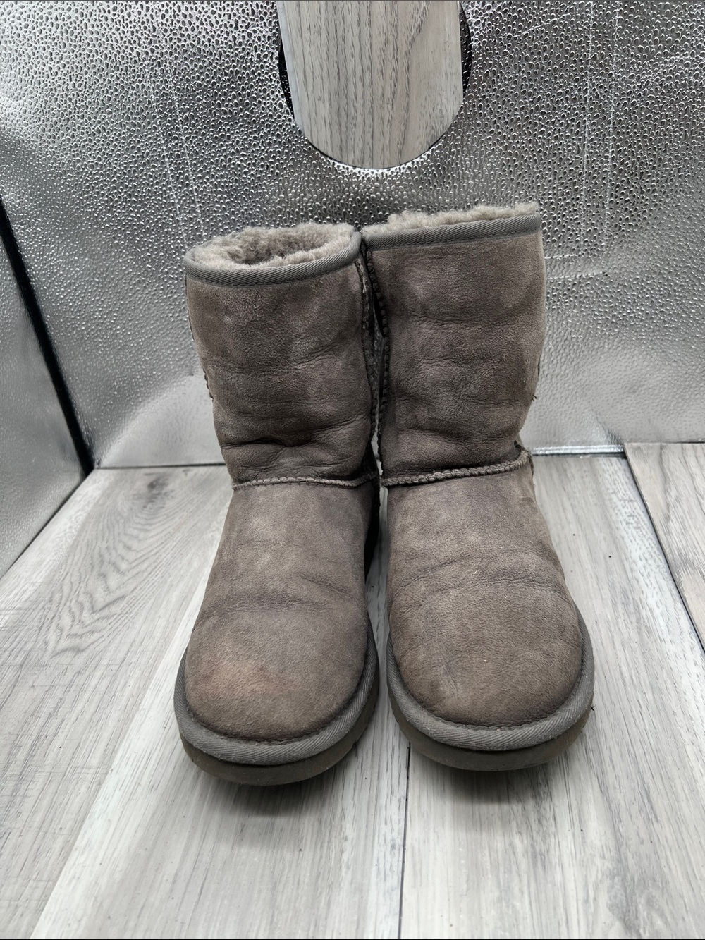 UGG Classic Short Suede Shearling Boots in Gray size 8